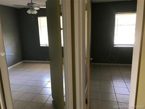 Building Photo - 4001 SW 68th Terrace