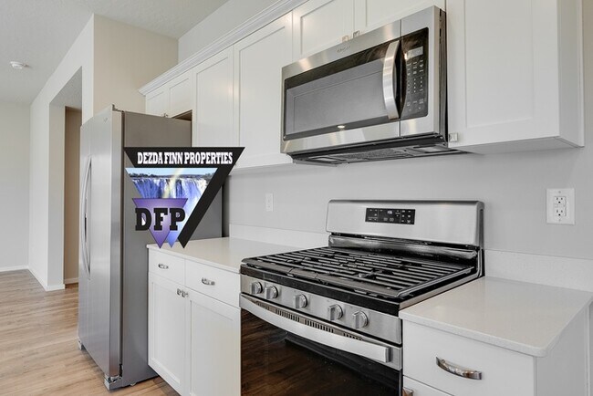 Building Photo - Gorgeous new construction 6 month lease av...