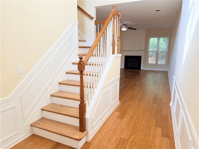 Building Photo - 2380 Fairlie Dr