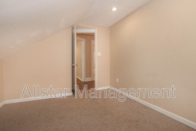 Foto del edificio - 7508 Theota Ave