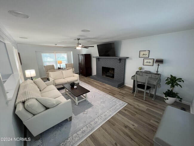 Foto del edificio - 518 Rose Ave