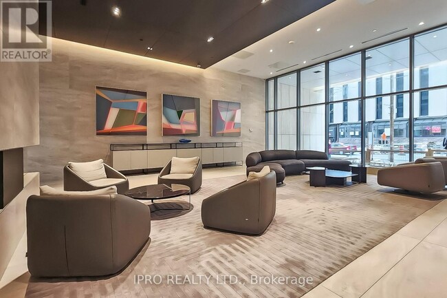 Photo du bâtiment - 2221-2221 Yonge St