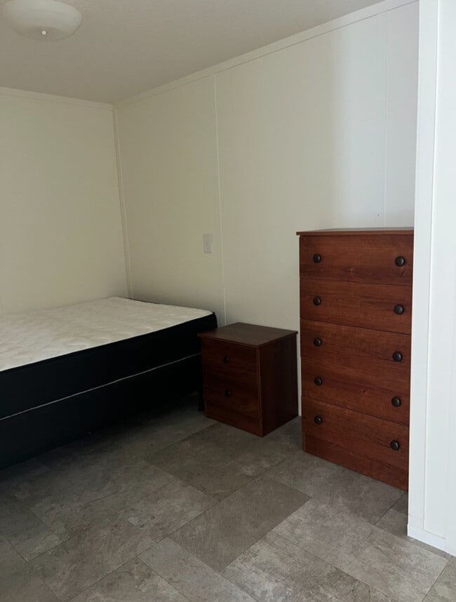 Building Photo - Earls Lot # 7