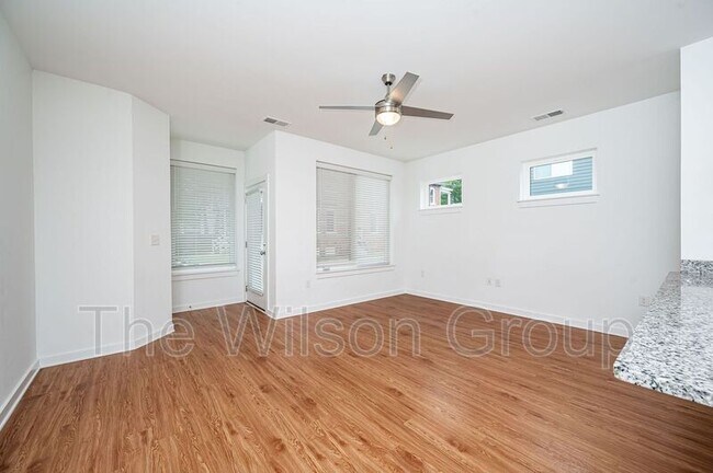 Building Photo - 115 W 13th St