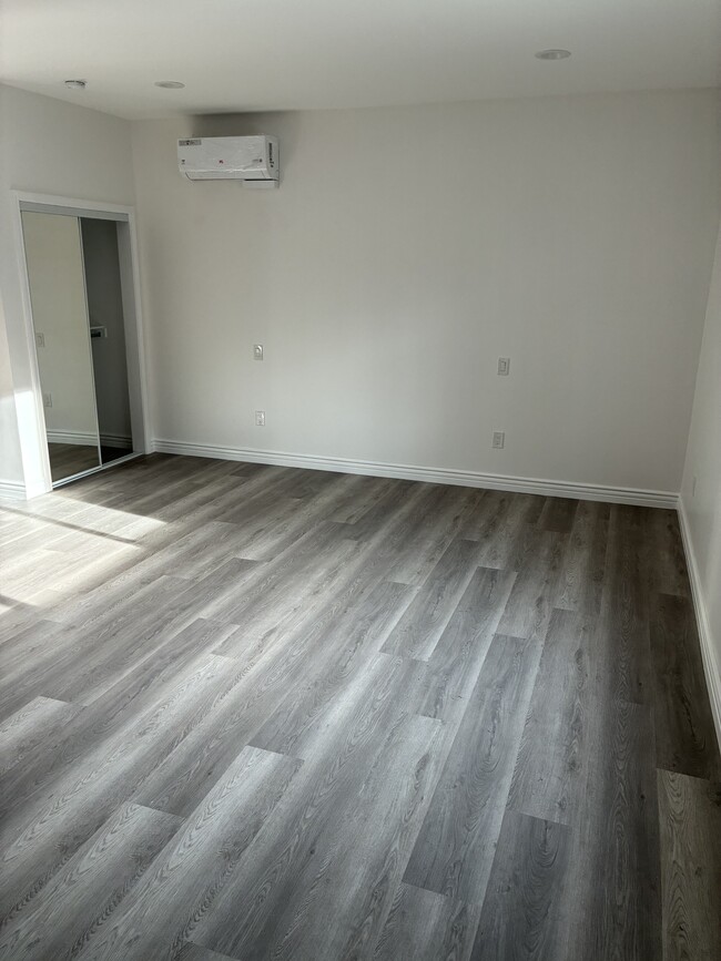 Foto del edificio - 14420 Kingsdale Ave
