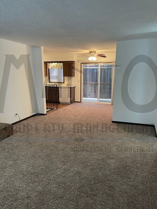 Foto del edificio - **COMING SOON** Large Clean Duplex