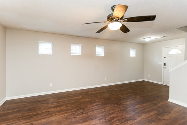 Building Photo - 320 Arrowhead Dr