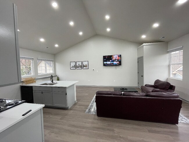 Foto del edificio - 2253 N Kenwood Ave