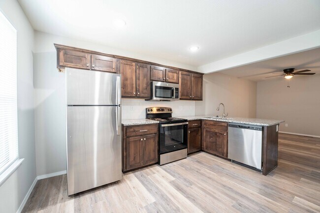 Foto del edificio - Oakwood Heights Townhomes