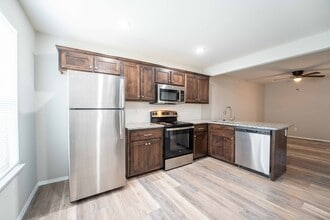 Building Photo - Oakwood Heights Townhomes
