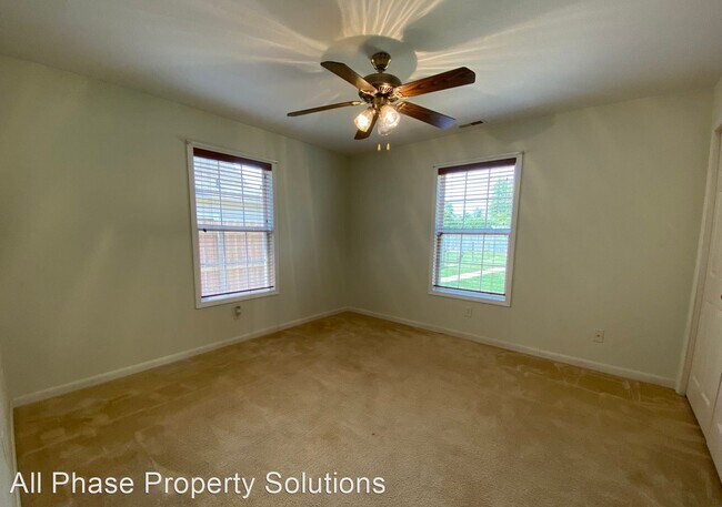 Building Photo - 2 br, 1 bath House - 2019 Oak St.