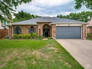 Building Photo - 1821 Hamilton Dr