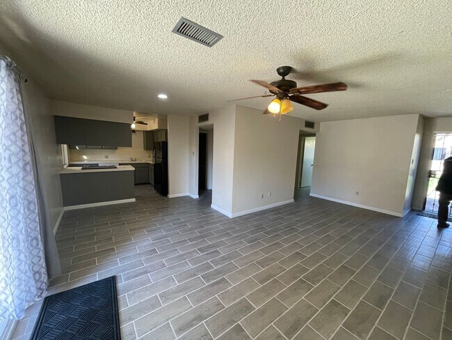 Foto del edificio - 2490 W Yowell Ct