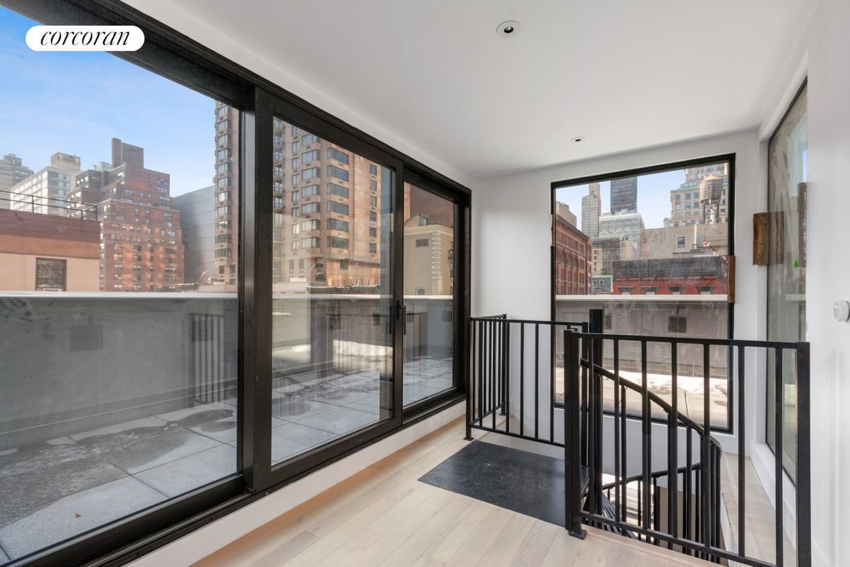 Foto principal - 201 E 26th St