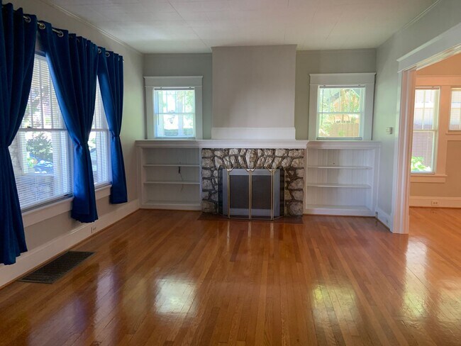Foto del edificio - 403 N Mendenhall Street (Duplex)