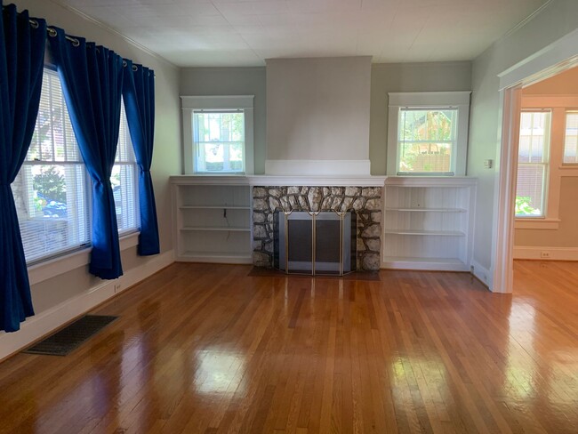 Building Photo - 403 N Mendenhall Street (Duplex)