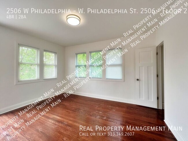 Building Photo - ON SPECIAL - Upper Renovated 4 Bed on Phil...