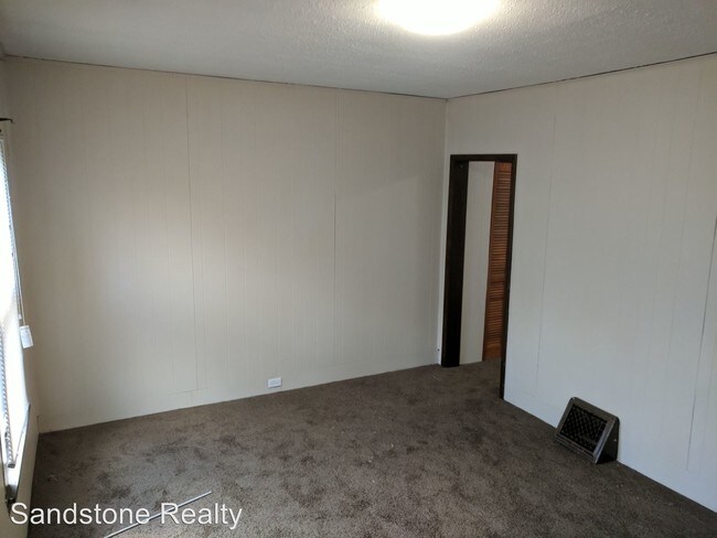 Building Photo - 3 br, 1 bath House - 213 Gates Ave