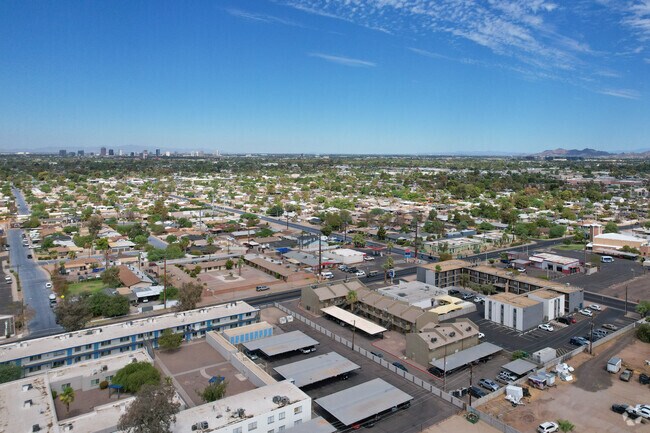 Foto aérea - Casita Robles Apartments