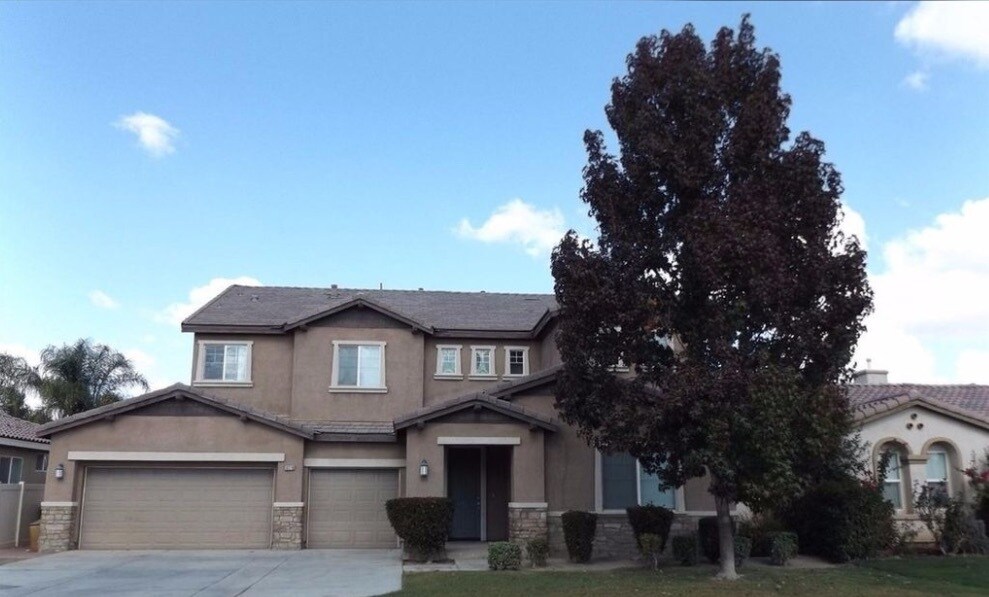Primary Photo - 10310 Grizzly St