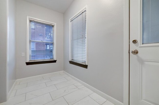 Building Photo - 1608 Bonnie Brae St