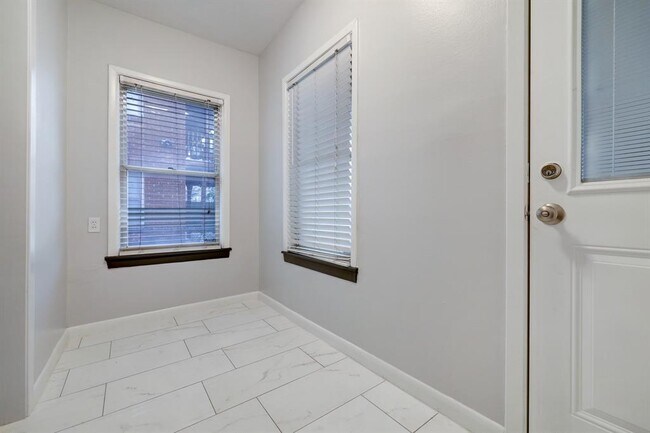 Foto del edificio - 1608 Bonnie Brae St
