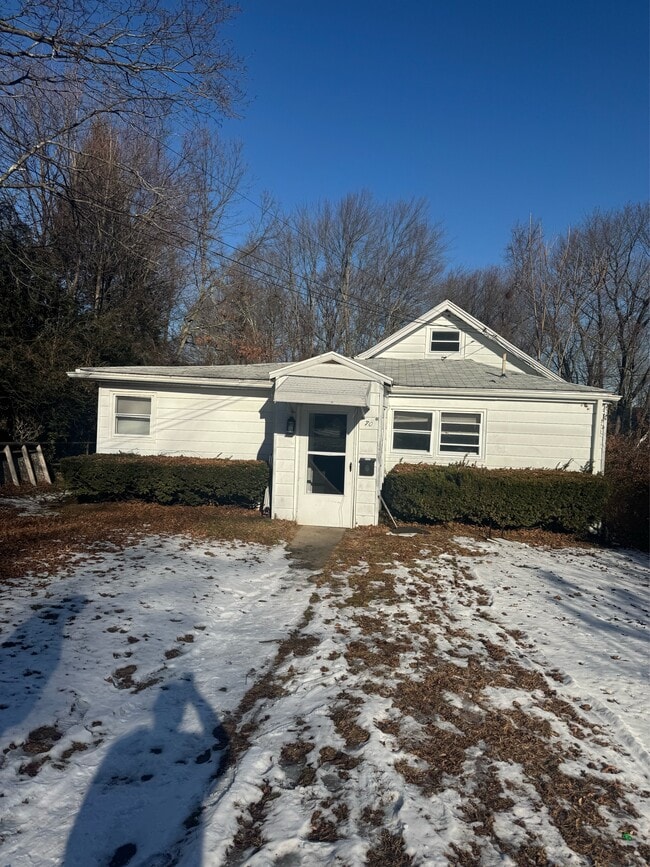 Building Photo - 70 Highlawn St