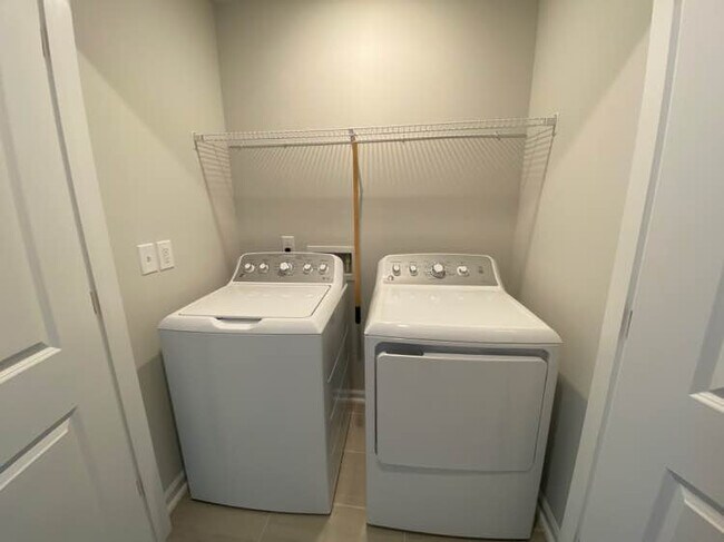 Foto del edificio - Room in Townhome on Kasota Ln