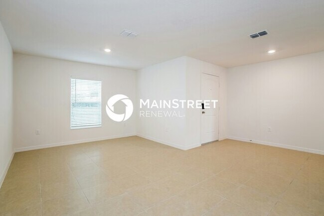 Foto del edificio - 4 Bedroom Pet-Friendly Home in Mascotte, F...