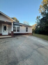 Building Photo - 8900 Eskabar Dr