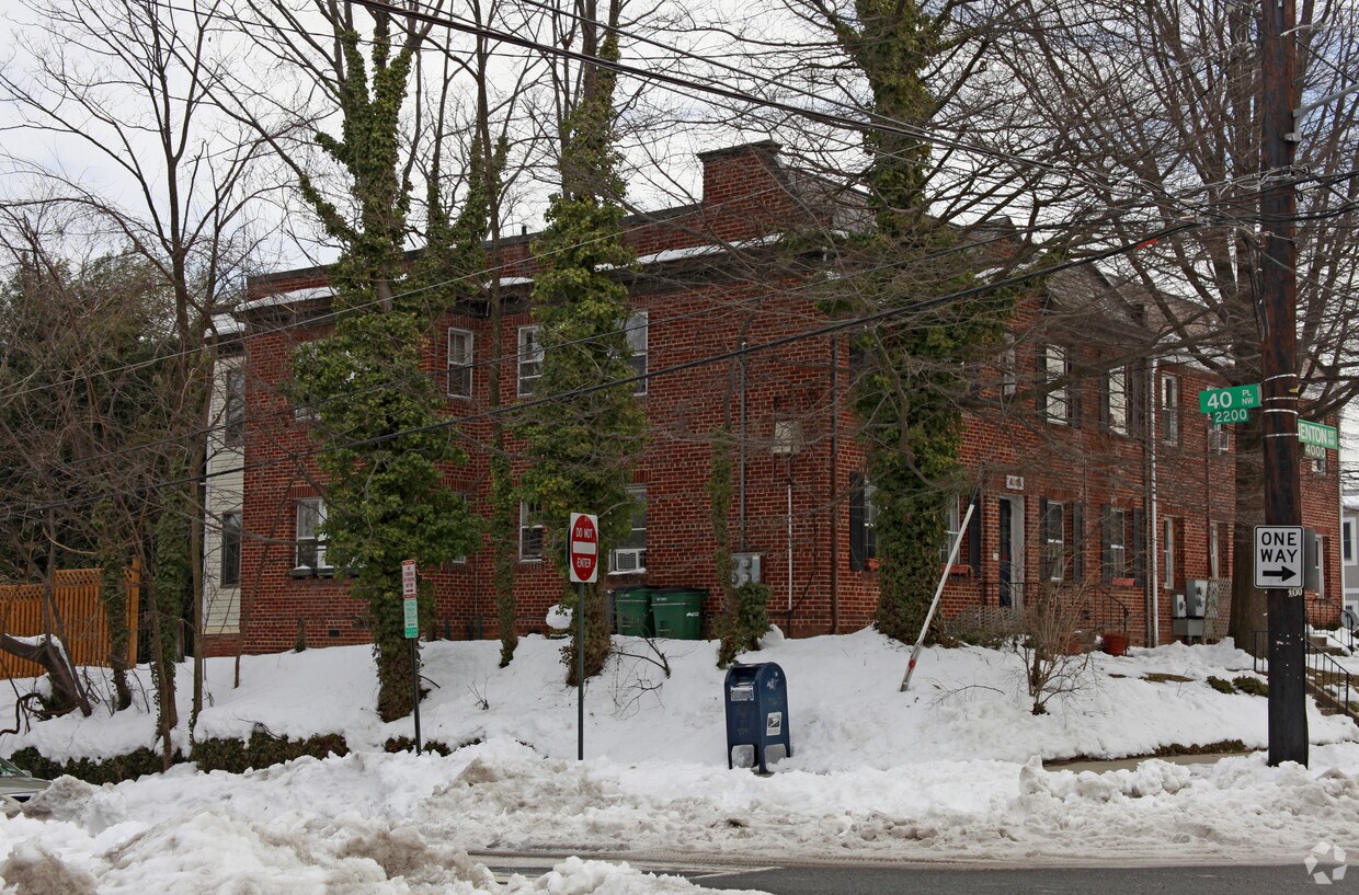Primary Photo - 4015 Benton St NW