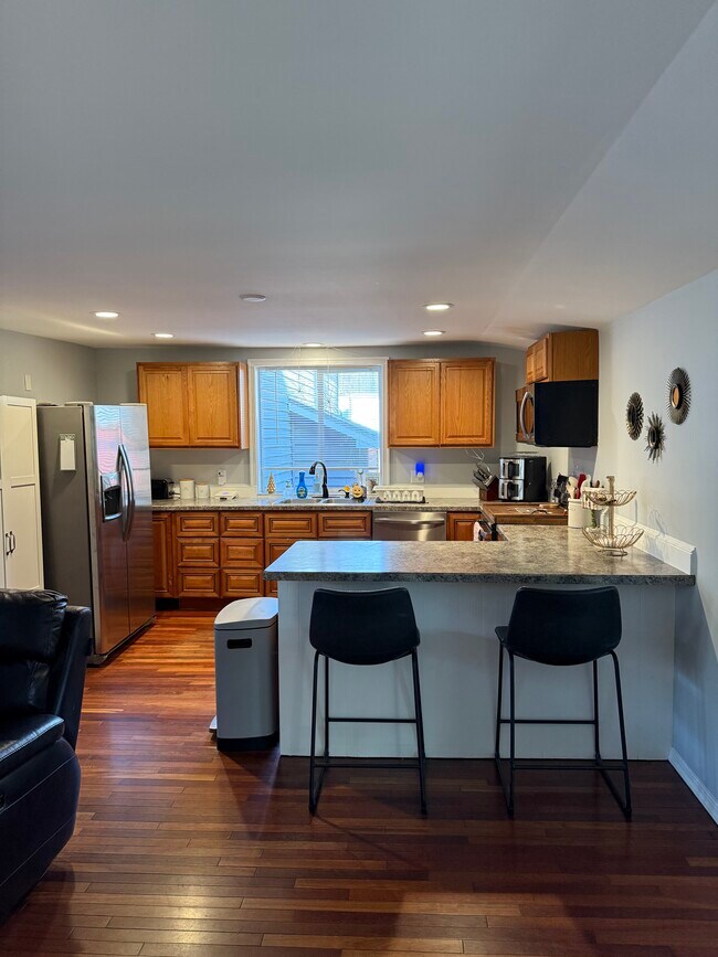 Foto del edificio - 244 E High St