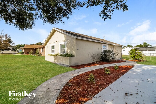 Building Photo - 1460 Dandelion Dr