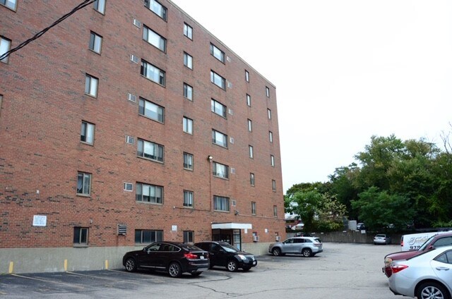 Edificio - 805 Mount Auburn St