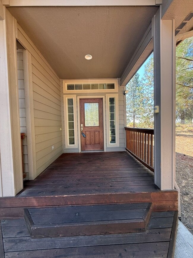 Building Photo - 3 Bedroom 2.5 Bath in Latakomie Shore