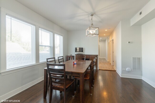 Building Photo - 4327 W Kamerling Ave