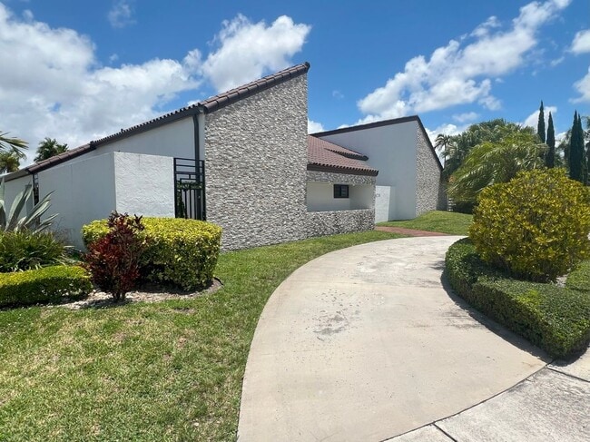 Building Photo - 8735 SW 54th Terrace