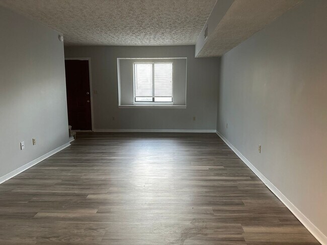 Building Photo - 2 Bedroom / 1.5 Bath Townhouse, Kingsport TN