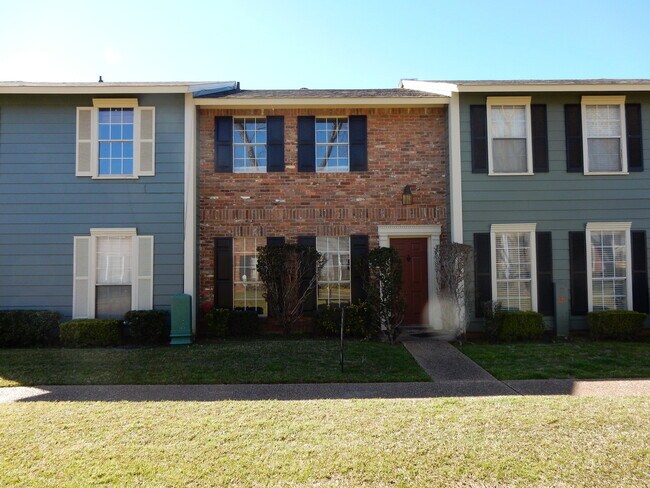 Foto del edificio - 2 Bedroom 1.5 bath Townhome $300 off 1st M...