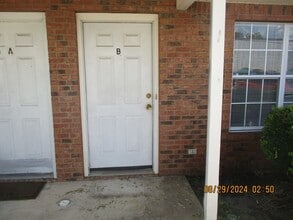 Building Photo - 906 20th Ave