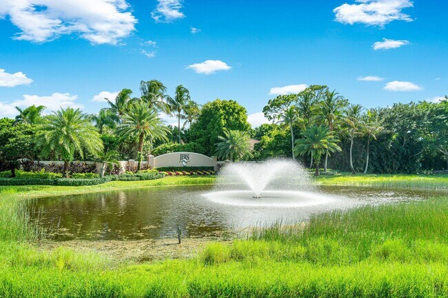 Foto del edificio - 7690 Hummingbird Ct