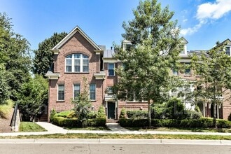 Building Photo - 3537 S Four Mile Run Dr