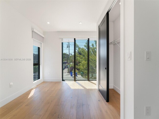 Foto del edificio - 227 NW 39th St