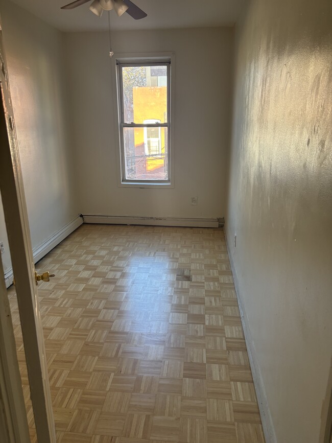 Building Photo - 201 E 51st St