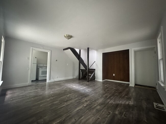 Building Photo - 8 3rd St