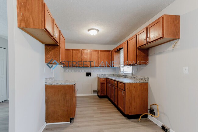 Foto del edificio - SIGN LEASE BY 2/28 AND GET $250 OFF FIRST ...