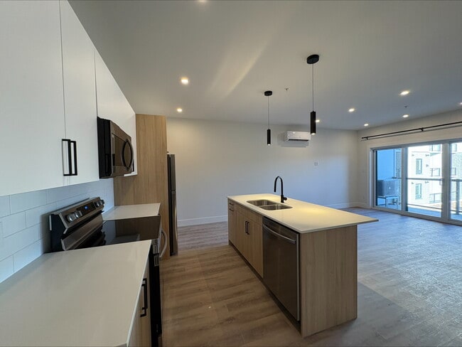 Building Photo - 1035 Melanson Rd