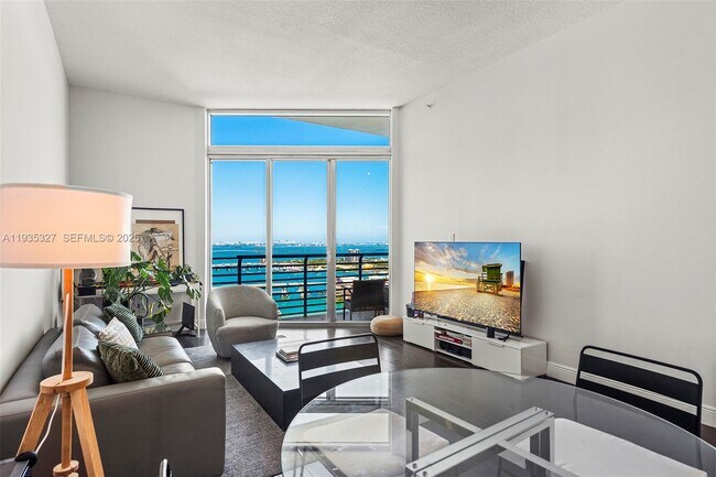 Foto del edificio - 335 S Biscayne Blvd