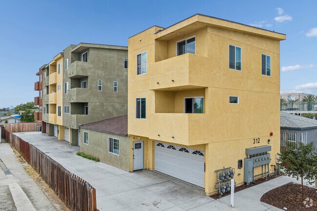 Building Photo - Rodessia Luxury Apartments - 312 S 49th St