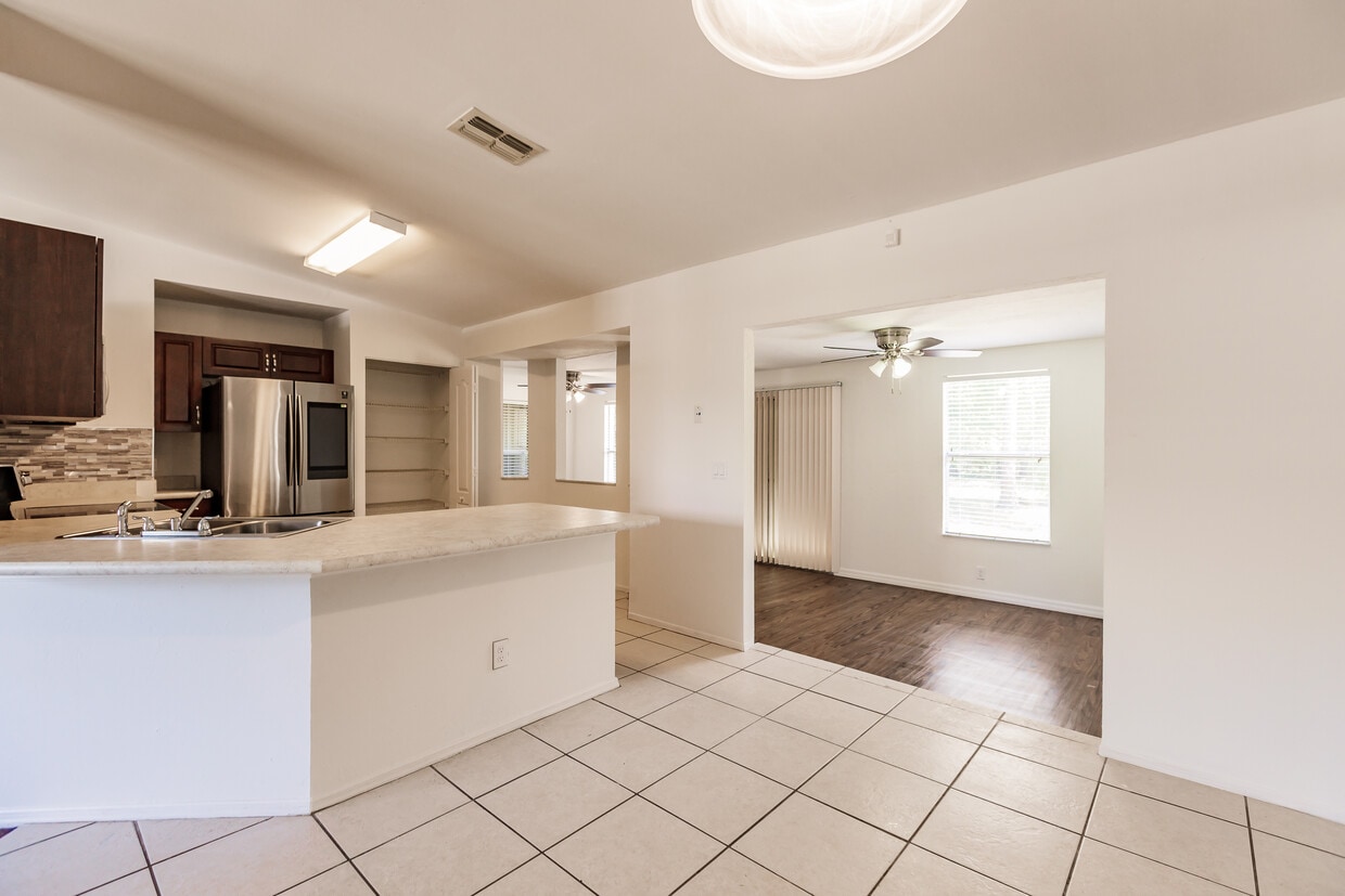 Foto principal - 1108 Willard Ave